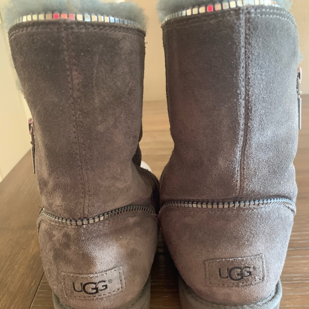 Grey UGGs, worn a handful of times great condition